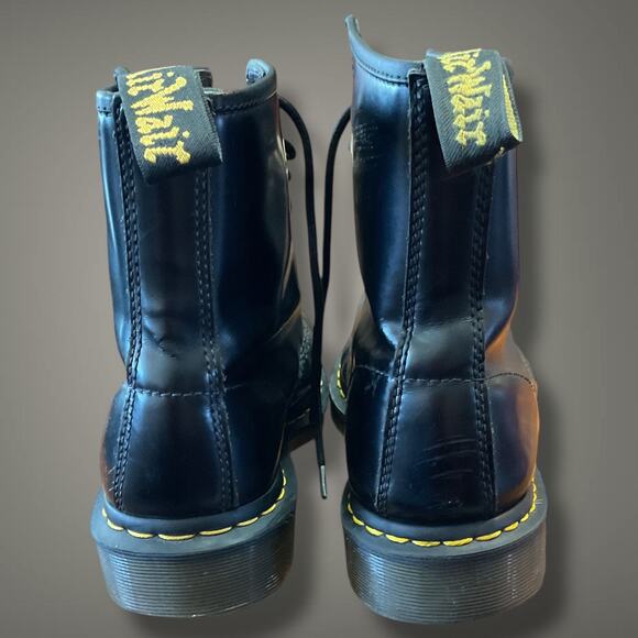Women's Size 8 DR. MARTENS 11822 Black Leather Combat Boots Excellent Condition - Picture 10 of 13